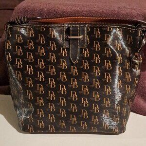 Dooney & Bourke Black Signature Coated Canvas Shoulder Bag – Red Lining
